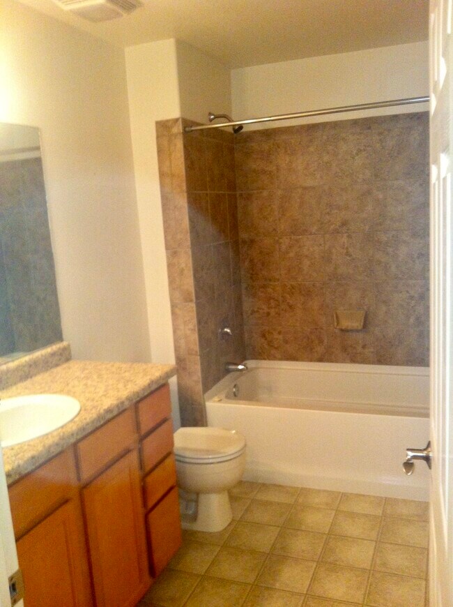 Primary bath - 1208 Walnut Ave
