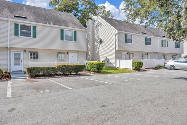 Building Photo - 111 E 1st St