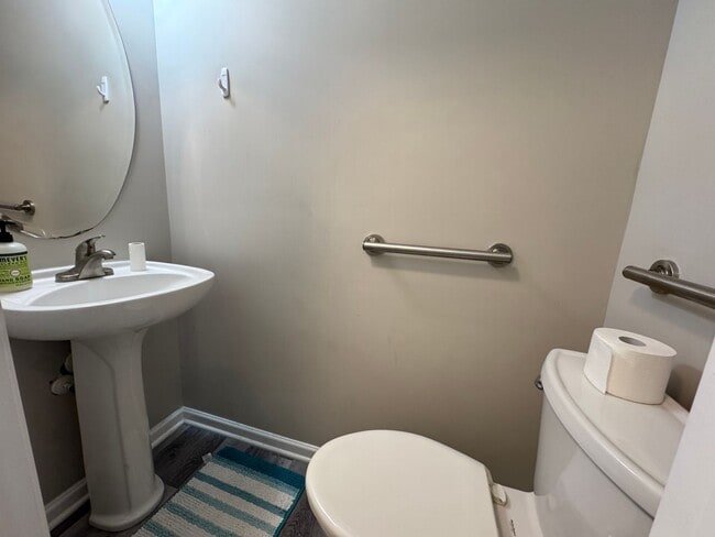 Building Photo - MOVE-IN READY!