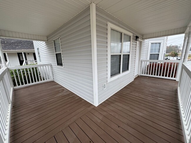 Building Photo - Large 3/2.5 House on Martha Berry Hwy- $1,295