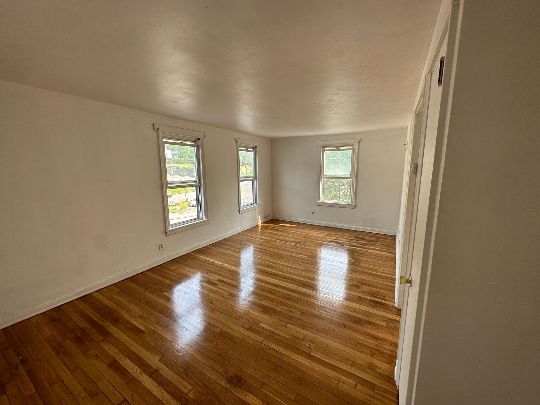 living room - 258 Broad St