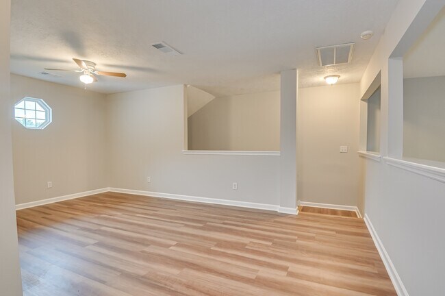 Building Photo - 7640 Pleasantville Way