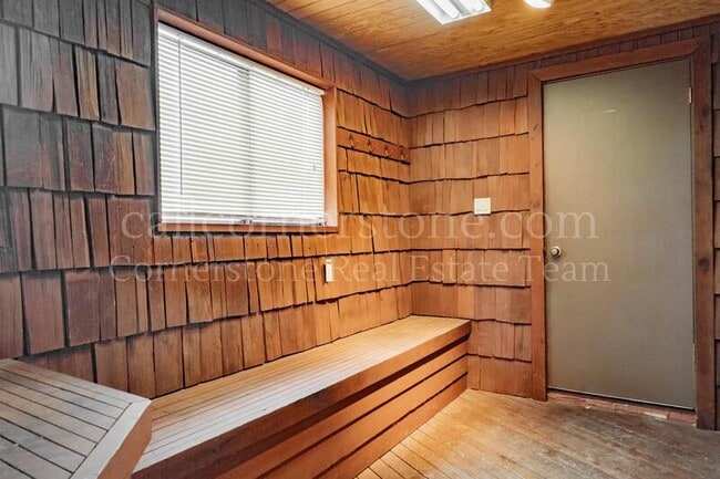 Building Photo - 3427 Clubheights Dr