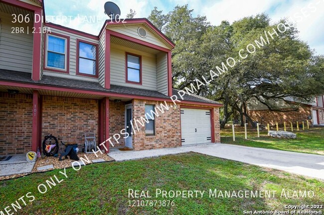 Building Photo - BEAUTIFUL 2 Story Townhome In Canyon Lake!