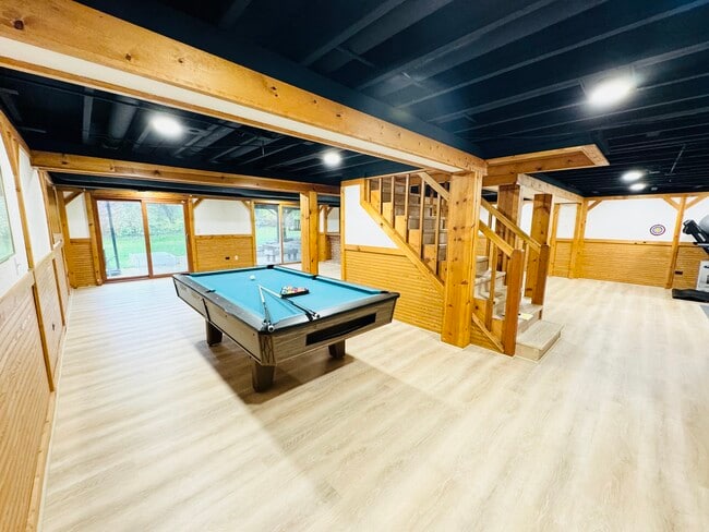 Building Photo - 817 Huntleigh Dr