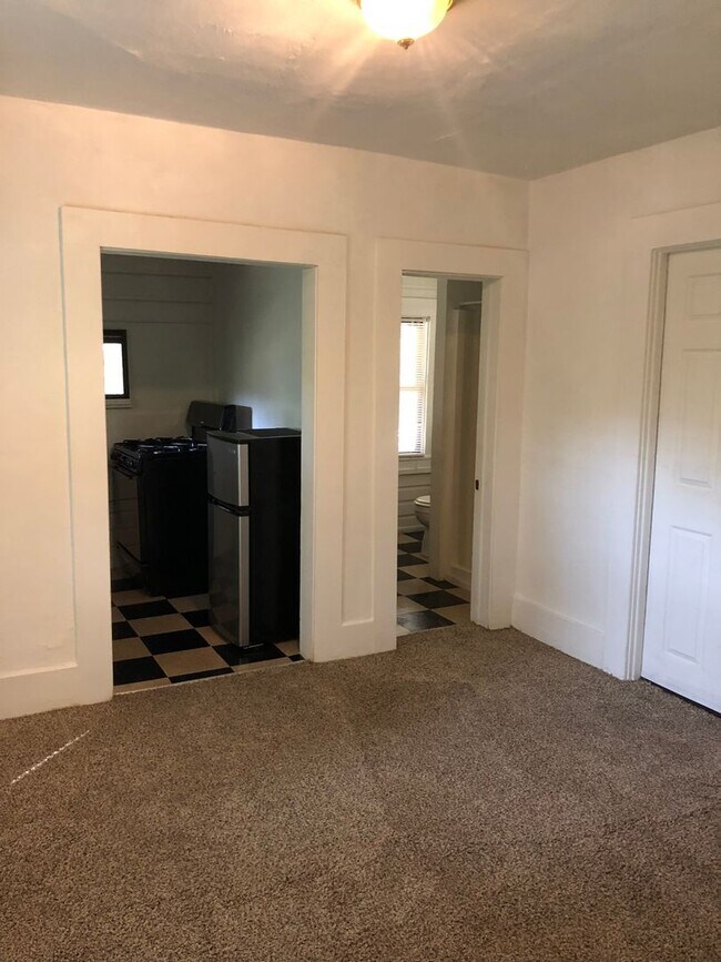 Building Photo - Orient Street