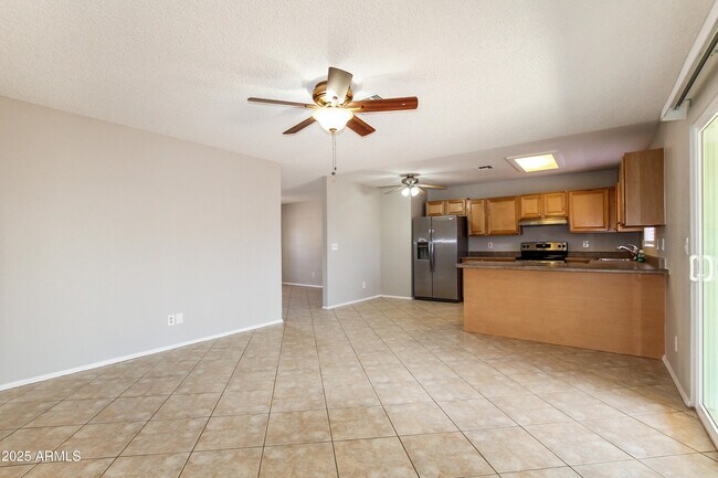 Building Photo - 9007 W Cinnabar Ave