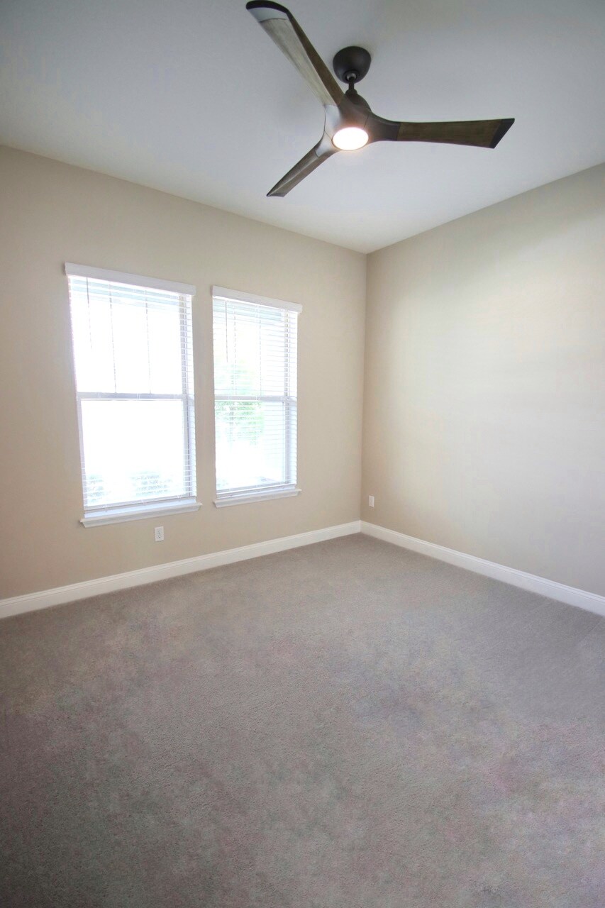 Building Photo - 68 Furrier Ct