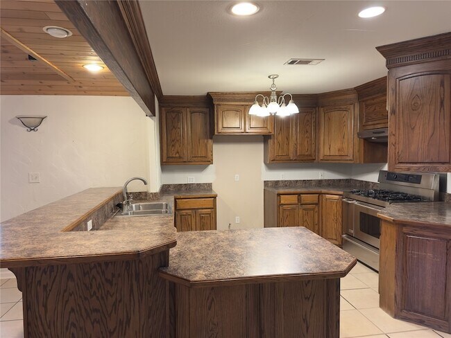 Building Photo - 2614 W Newton Cir