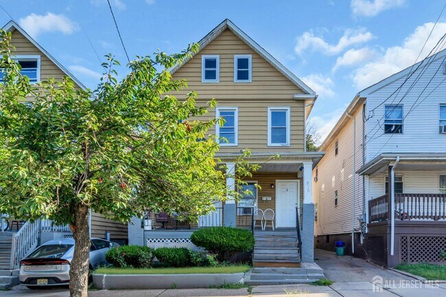 Primary Photo - 375 Delavan St