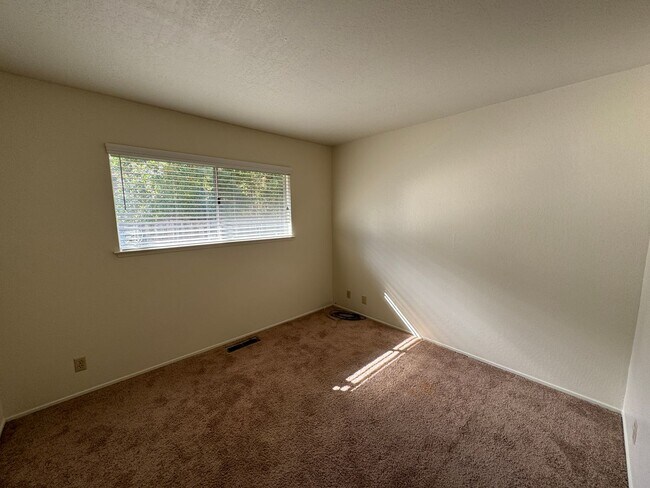 Building Photo - Pinehurst Ave 412-414