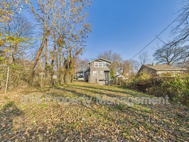 Building Photo - 4542 Chestnut Ave