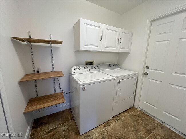 Building Photo - 9511 Cypress Dr N