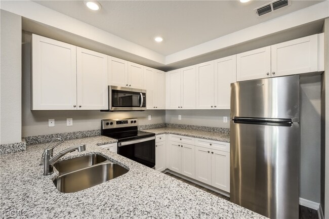 Building Photo - 621 NW 37th Pl