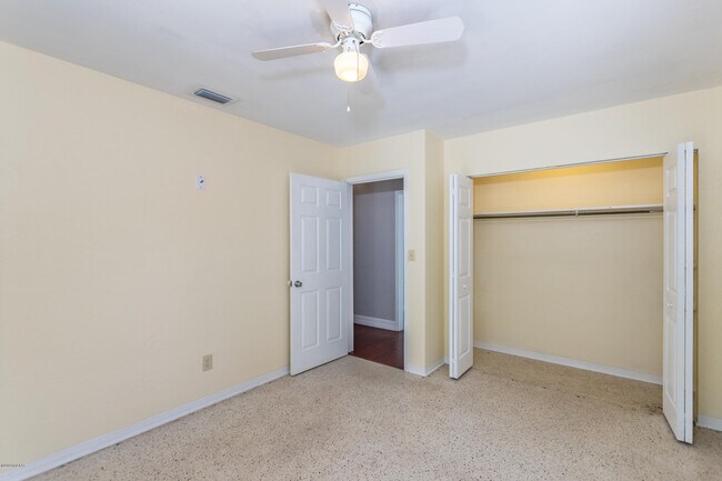 Building Photo - 136 Valencia Dr