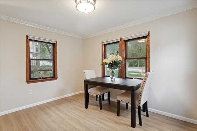 Building Photo - 2107 Schlimgen Ave