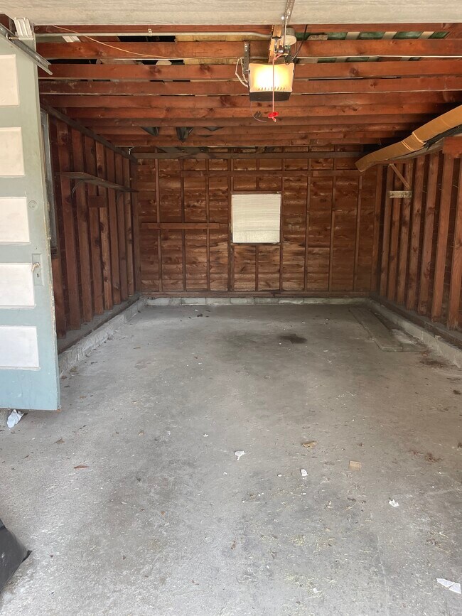 Building Photo - 3958 E Plankinton Ave