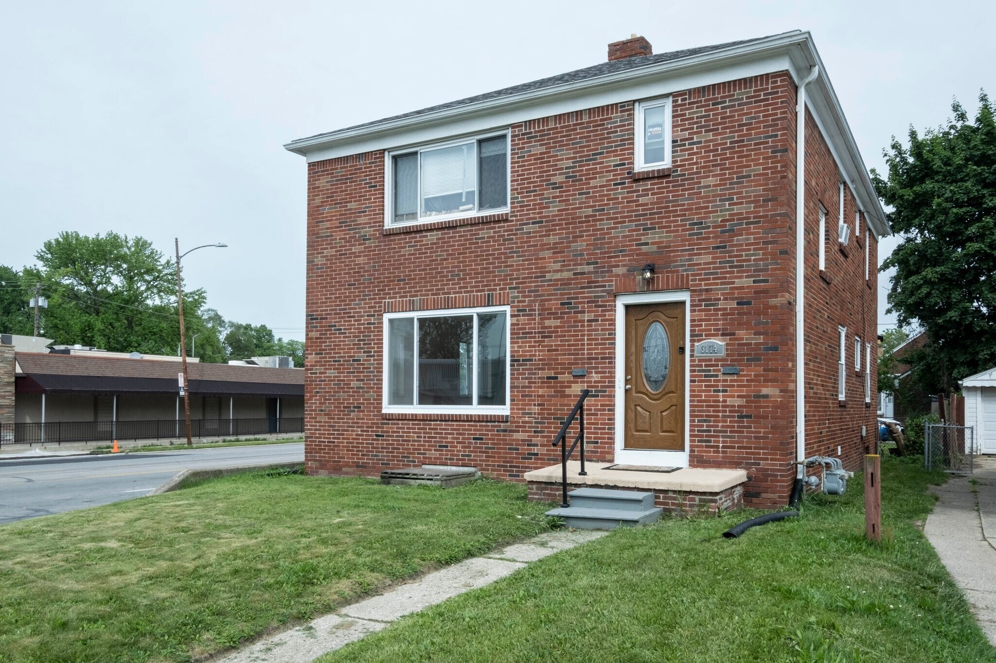 Building Photo - 3174 Sherbrooke Rd