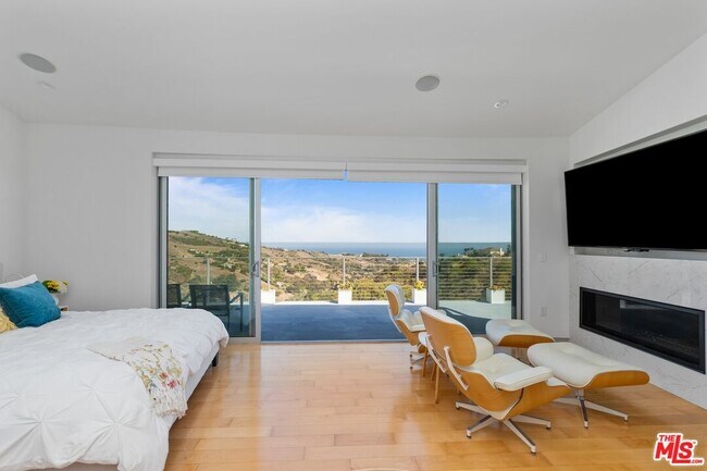 Building Photo - 28405 Via Acero
