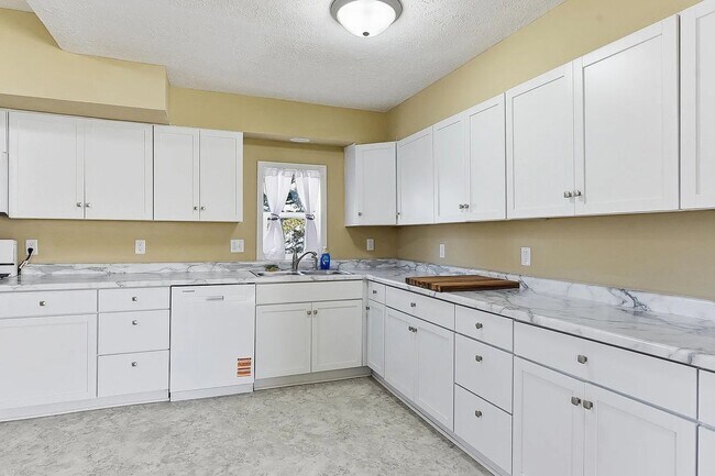 Building Photo - 1620 S 9th St