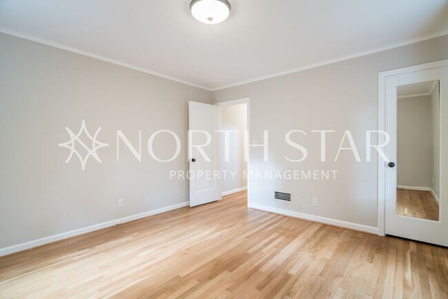 Building Photo - Newly Remodeled Lake Oswego Cottage With Lake Access.