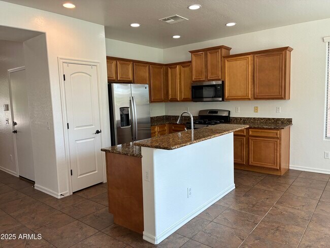 Building Photo - 14559 W Port Royale Ln