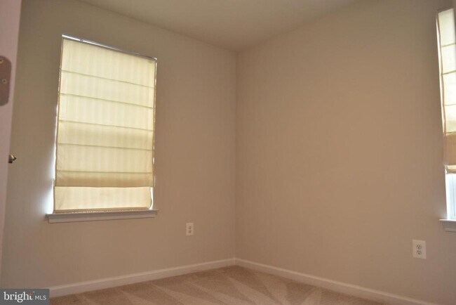 Building Photo - 8714 Upton Ln
