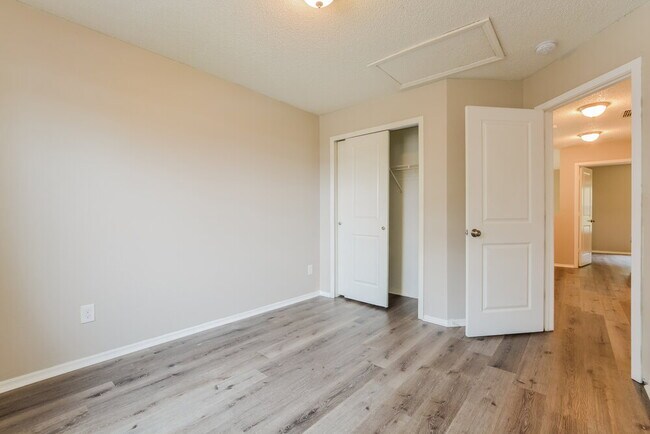 Building Photo - 3042 Stillwater Dr