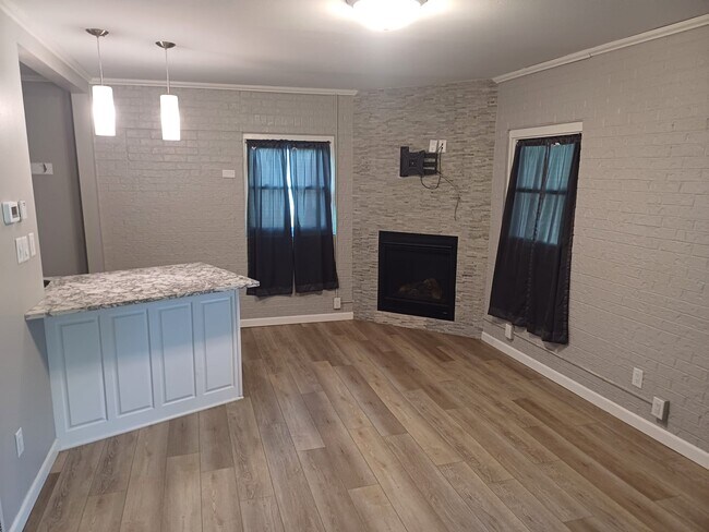 Building Photo - Unit 3