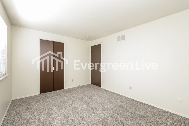 Building Photo - 5871 Taylorsville Rd