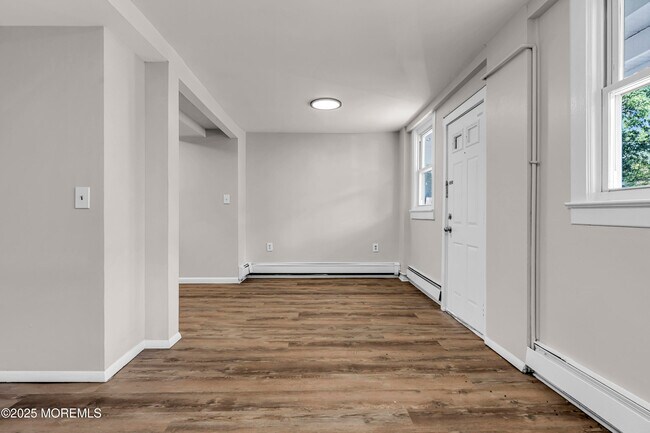 Building Photo - 1320 3rd Ave