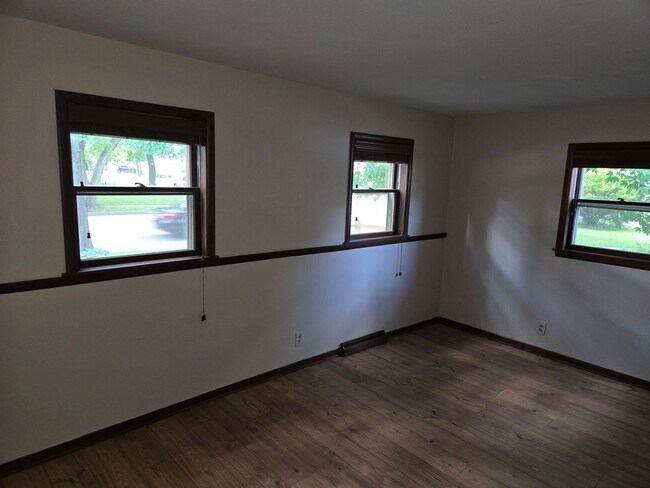 Building Photo - 3 bedroom in downtown Lake Geneva