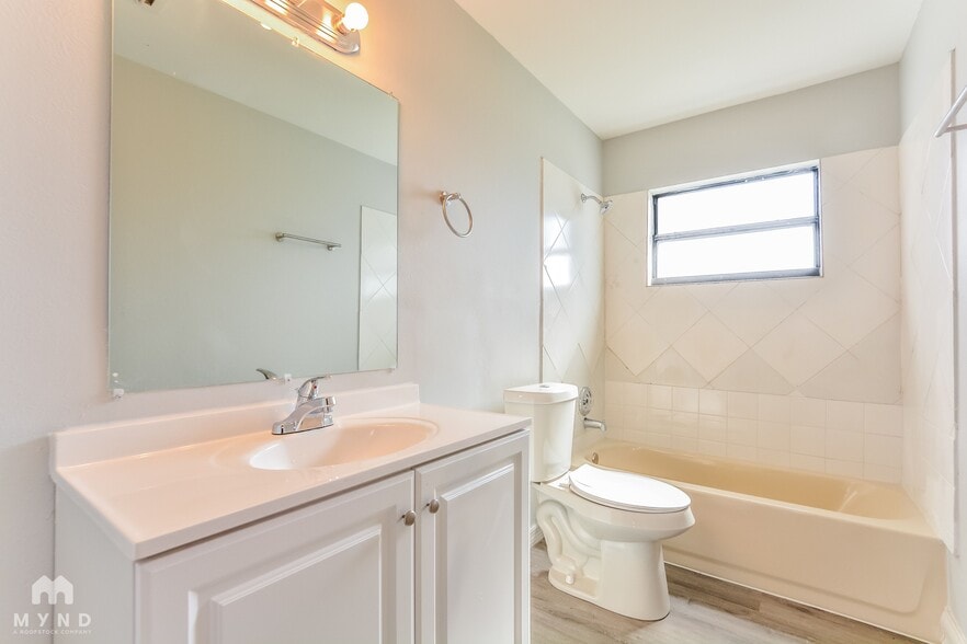 Building Photo - 1102 Orwell Ave