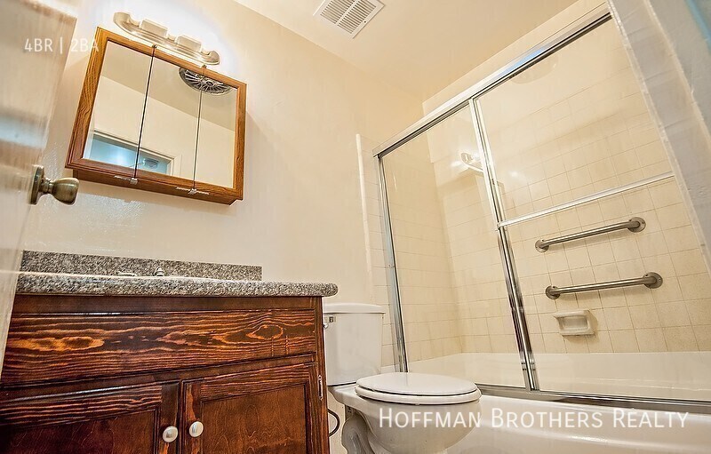 Building Photo - 1439 S Point View St