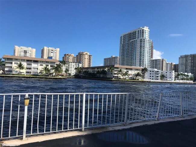 Building Photo - 100 Golden Isles Dr