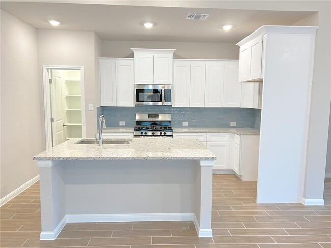 Building Photo - 208 Comet Pointe Dr