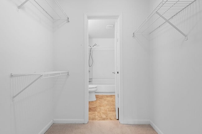 Building Photo - Condo in Chapel Hill - short term option!