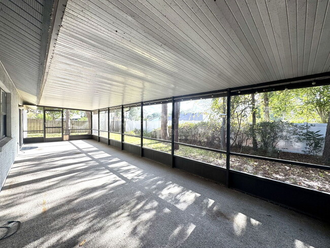 Building Photo - 9150 Palm Tree Dr