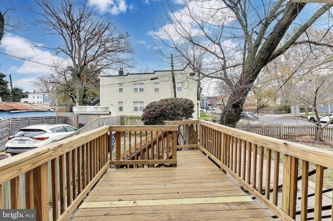 Building Photo - 628 Madison St NW