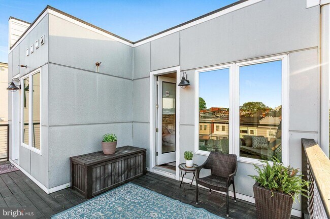 Building Photo - Stunning Three Bedroom Penthouse Condo W/Three Private Outdoor Spaces & Parking Included!