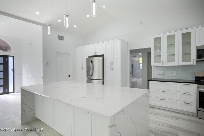 Building Photo - 140 Flores St