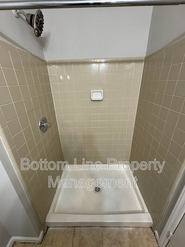 Building Photo - 6230 Rosecroft Dr