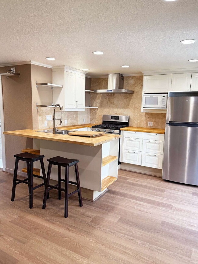 Building Photo - Updated 1-Bedroom Retreat in the Heart of the Springs.