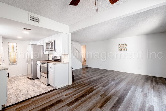 Building Photo - 3333 El Encanto Ct