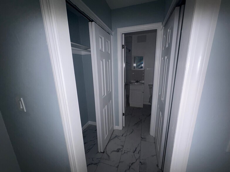 Building Photo - 702-704-704 Fifth Ave