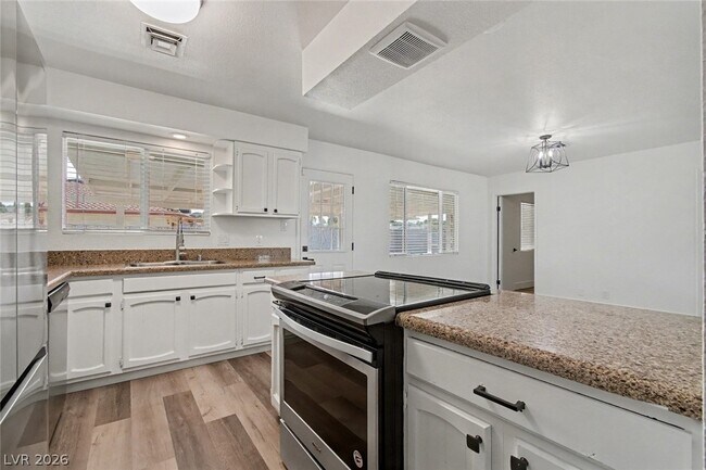 Building Photo - 1319 S Lindell Rd