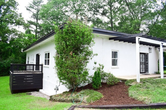 Building Photo - 1610 E 27th Ave