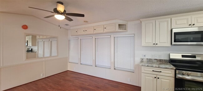 Building Photo - 5362 SE 65th Ave