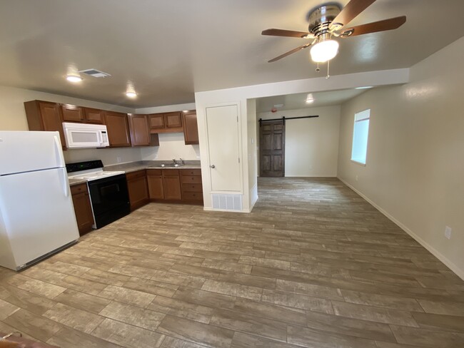 Kitchen - 1001 Elledge Dr