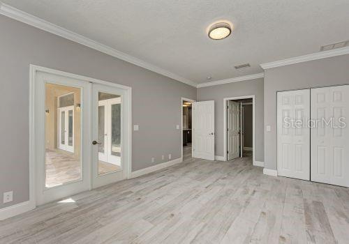 Building Photo - 1648 Bayshore Dr